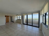 2555 Collins Ave in Miami Beach, FL - Building Photo - Building Photo