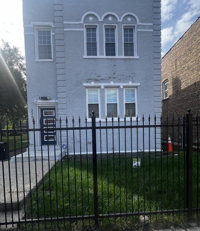 3257 W Warren Blvd in Chicago, IL - Building Photo - Building Photo