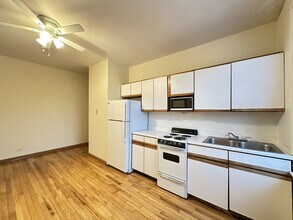 640 W Barry in Chicago, IL - Building Photo - Building Photo