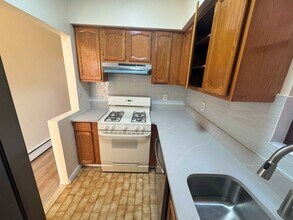 496 Pavonia Ave, Unit 4B in Jersey City, NJ - Building Photo - Building Photo