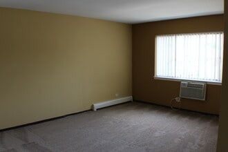 706 W Ivanhoe Ln in Mount Prospect, IL - Building Photo - Building Photo