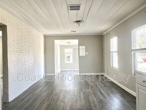 8307 N Semmes St in Tampa, FL - Building Photo - Building Photo