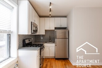 2430 N Kedzie Blvd, Unit 305 in Chicago, IL - Building Photo - Building Photo