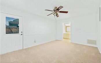 6913 Sierra Dr in Fort Worth, TX - Foto de edificio - Building Photo