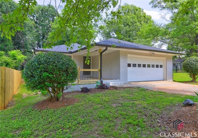 215 Hubbard St in Monroe, GA - Building Photo - Building Photo