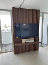 555 NE 15th St, Unit 512 in Miami, FL - Building Photo - Building Photo