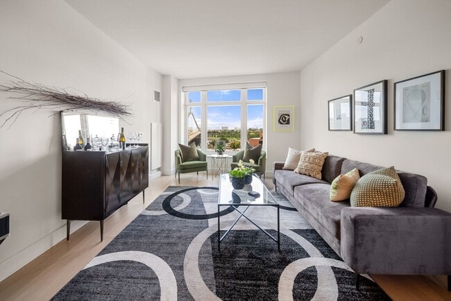 property at 100 Lovejoy Wharf