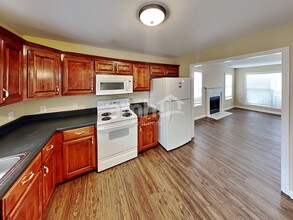 1215 Baker Creek Dr in Spring Hill, TN - Building Photo - Building Photo