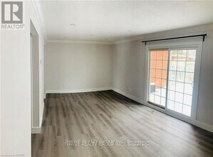 8 Homestead Crescent in London, ON - Building Photo - Building Photo