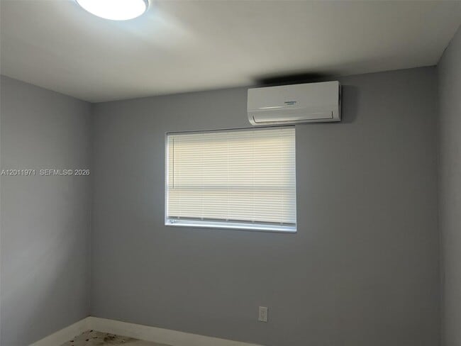 1067 NW 24th St in Miami, FL - Building Photo - Building Photo