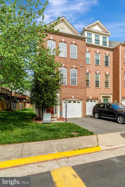 13051 Park Crescent Cir