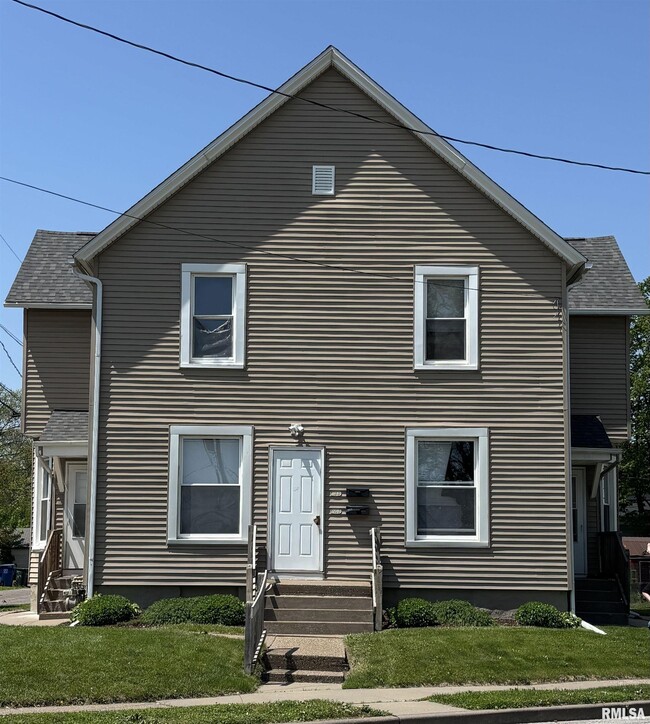 property at 118 N Pine St