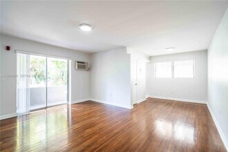 7931 East Dr in North Bay Village, FL - Building Photo - Building Photo