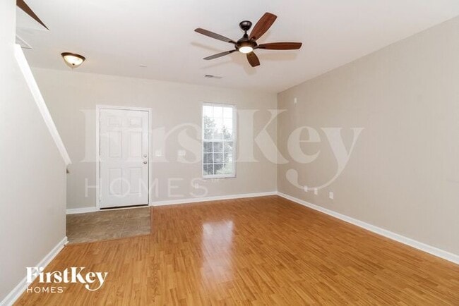 3503 Throughbrook Ct in Greensboro, NC - Building Photo - Building Photo