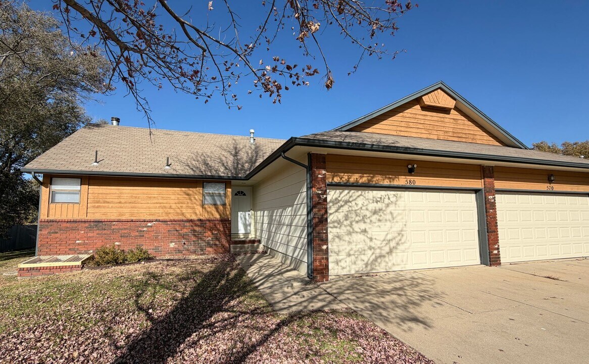 580 W 3rd St in Andover, KS - Building Photo