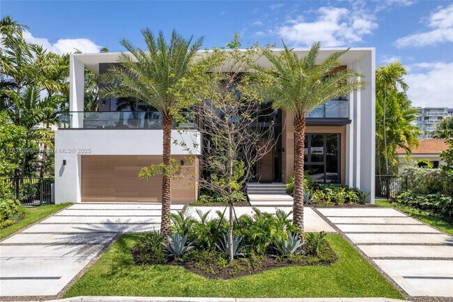 10161 E Broadview Dr in Bay Harbor Islands, FL - Building Photo - Building Photo
