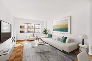 27 E 65th St in New York, NY - Building Photo