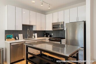 320 D St, Unit 115 in Boston, MA - Foto de edificio - Building Photo
