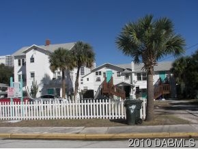 218 N Oleander Ave in Daytona Beach, FL - Foto de edificio - Building Photo