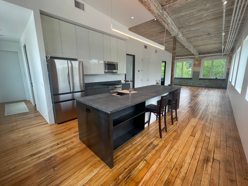 520 State Rd in North Adams, MA - Building Photo