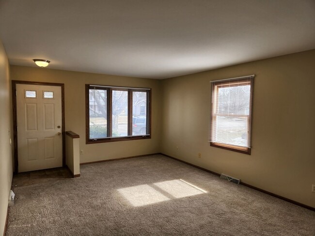 500-504 Kings Lynn Rd in Stoughton, WI - Building Photo - Building Photo