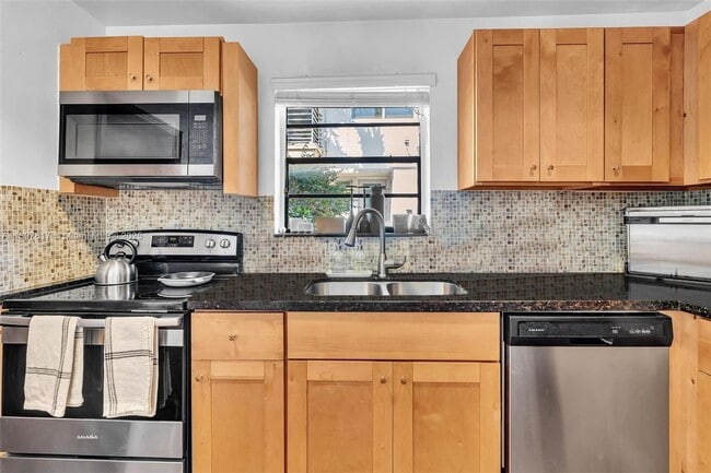 property at 836 W 40th St