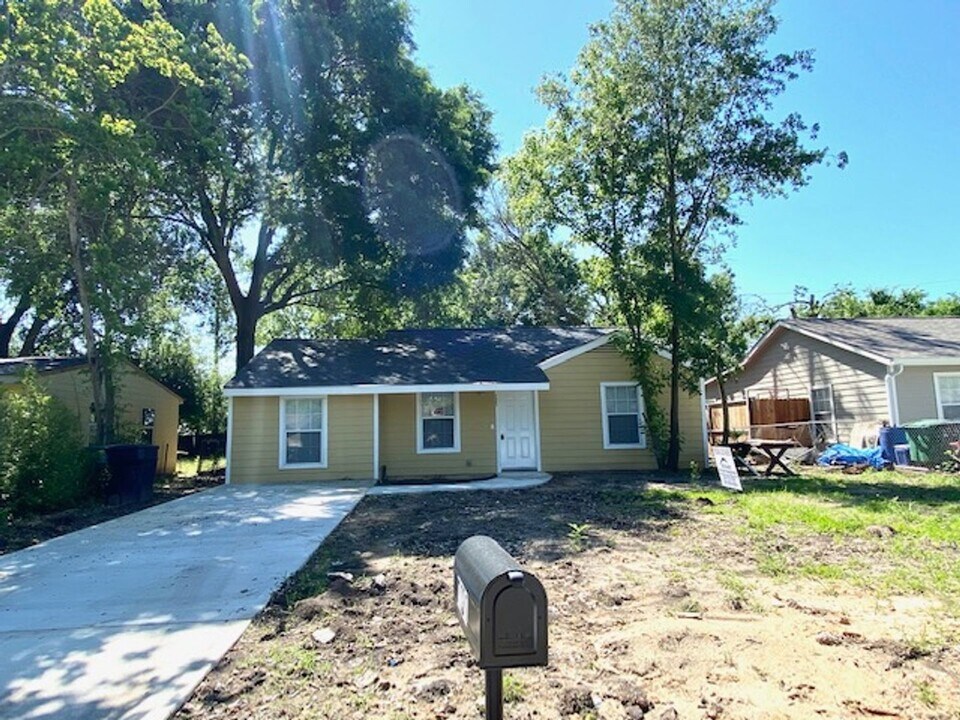 7331 Dunkirk Rd in Houston, TX - Building Photo