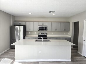 5694 Arlington River Dr. in Lakeland, FL - Building Photo - Building Photo