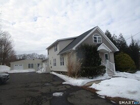 256 Seaside Ave in Milford, CT - Building Photo