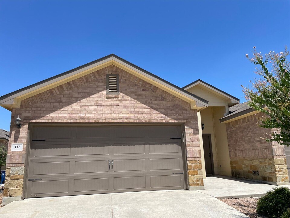 117 Stacy Ln in Canyon Lake, TX - Building Photo