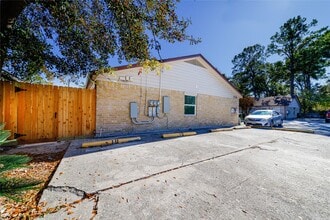 1716 Crestdale Dr in Houston, TX - Building Photo - Building Photo