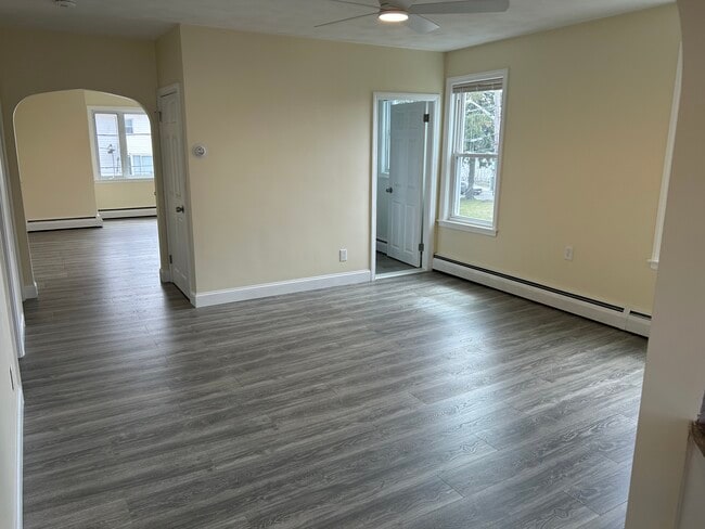 133 Fenner St, Unit 2 in Fall River, MA - Foto de edificio - Building Photo