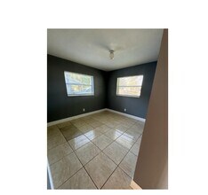 3254 NW 13th St in Fort Lauderdale, FL - Building Photo - Building Photo