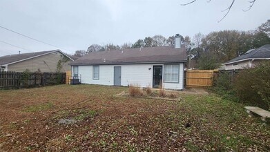 6903 Gallop Dr in Cordova, TN - Foto de edificio - Building Photo