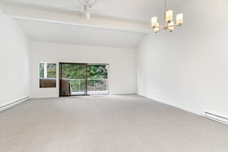 6413 Sand Point Way NE in Seattle, WA - Building Photo - Building Photo