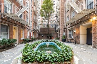 224 Sullivan St in New York, NY - Building Photo - Building Photo