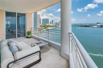 848 Brickell Key Dr, Unit APT 1601 in Miami, FL - Building Photo - Building Photo