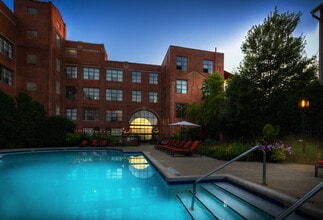 Ovaltine Court in Villa Park, IL - Building Photo - Building Photo