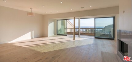 23916 De Ville Way in Malibu, CA - Foto de edificio - Building Photo