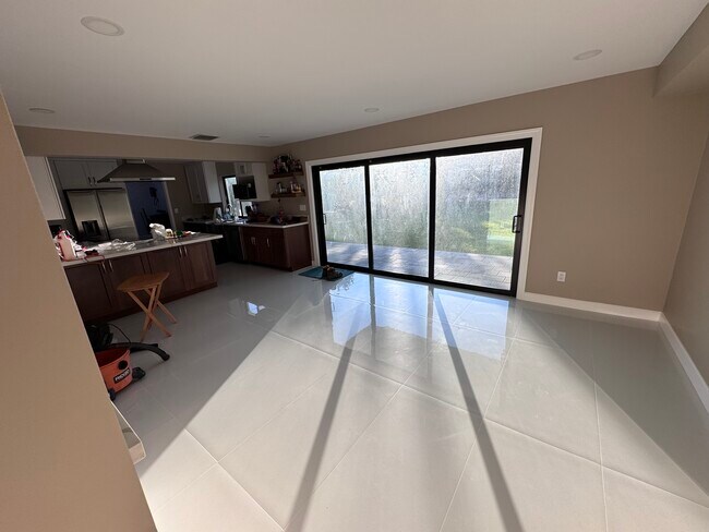 8024 SW 91 Ave in Miami, FL - Building Photo - Building Photo