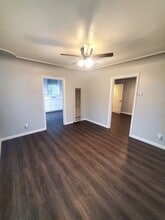 1812 Clayton Ave, Unit 7 in Modesto, CA - Building Photo - Building Photo
