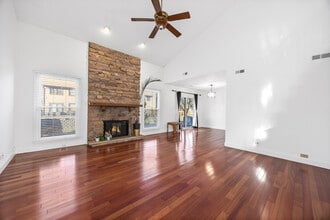 120 White Birch Ln in Westmont, IL - Building Photo - Building Photo