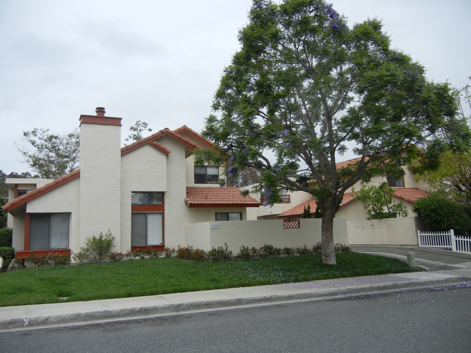 137 Avenida Las Brisas in Oceanside, CA - Foto de edificio