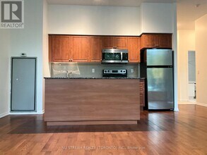 215 Fort York Blvd in Toronto, ON - Building Photo - Building Photo