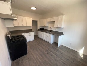 6090 Saturn St, Unit 2 in Los Angeles, CA - Building Photo - Building Photo