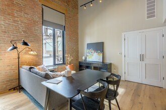 729 N Sangamon St, Unit 412 in Chicago, IL - Building Photo - Building Photo