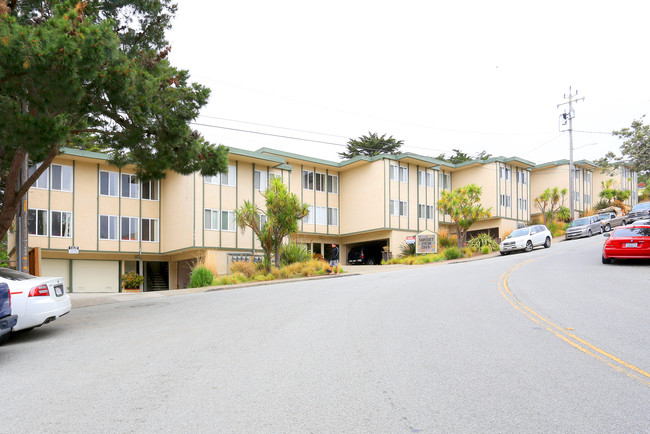 Sunset View in Pacifica, CA - Foto de edificio - Building Photo