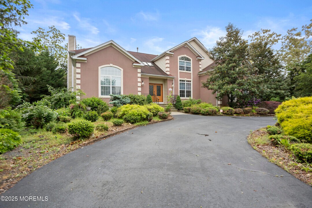 186 Riverwood Dr in Toms River, NJ - Building Photo