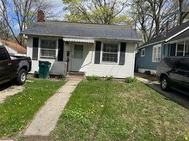 1706 Massachusetts Ave in Lansing, MI - Building Photo