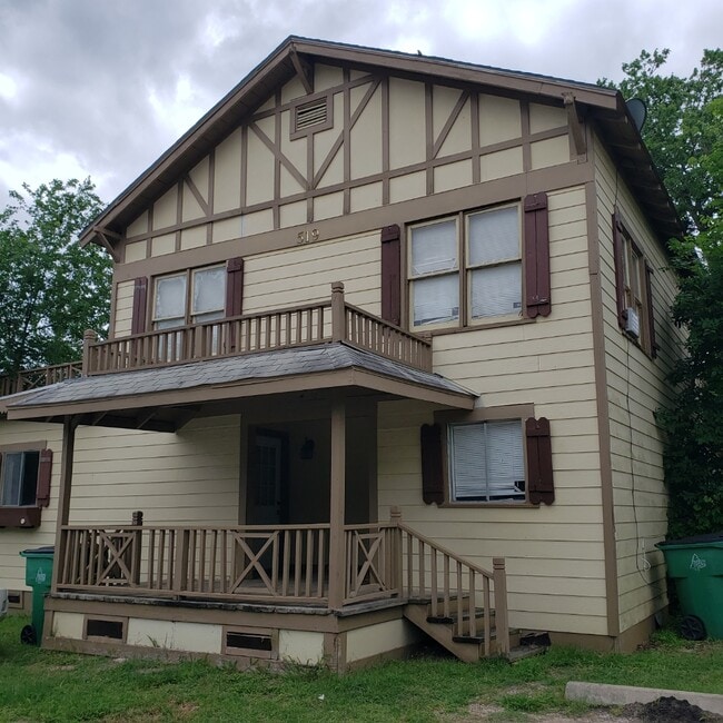 519 Ferguson St, Unit 5 in Taylor, TX - Building Photo - Building Photo